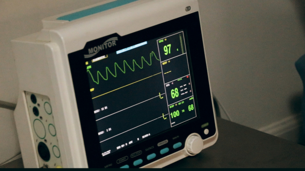 Heart monitor medical device